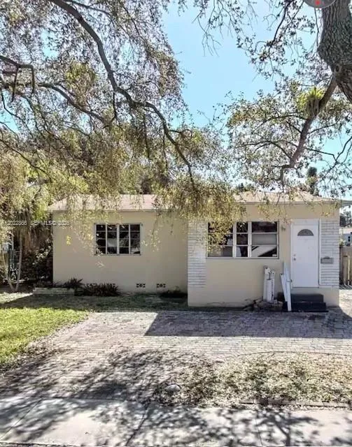 2 bedroom 1 bath for sale at 2458 Washington St, Hollywood FL 33020
