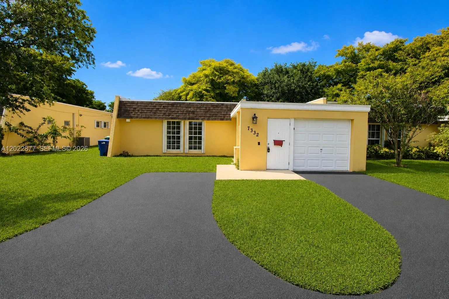 2 bedroom 2 bath for sale at 7332 Bay Hill Dr, Hialeah FL 33015