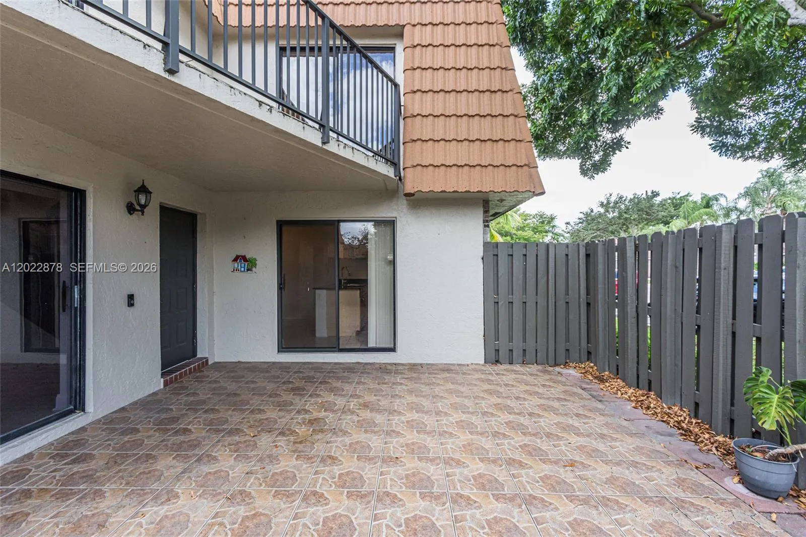 1530 W Harmony Lake Cir, Davie FL 33324