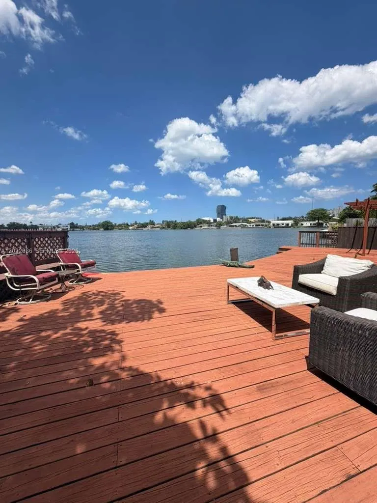 3 bedroom 2 bath for sale at 20921 NE 24th Ct, Miami FL 33180