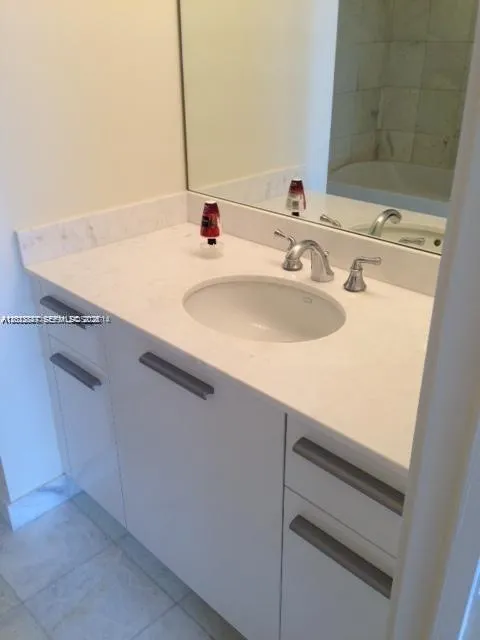 1060 Brickell Ave # 2305, Miami FL 33131