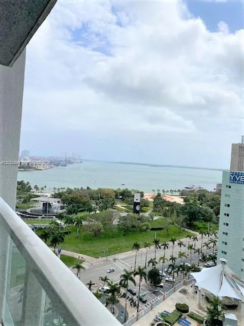 244 Biscayne Blvd # 1805, Miami FL 33132