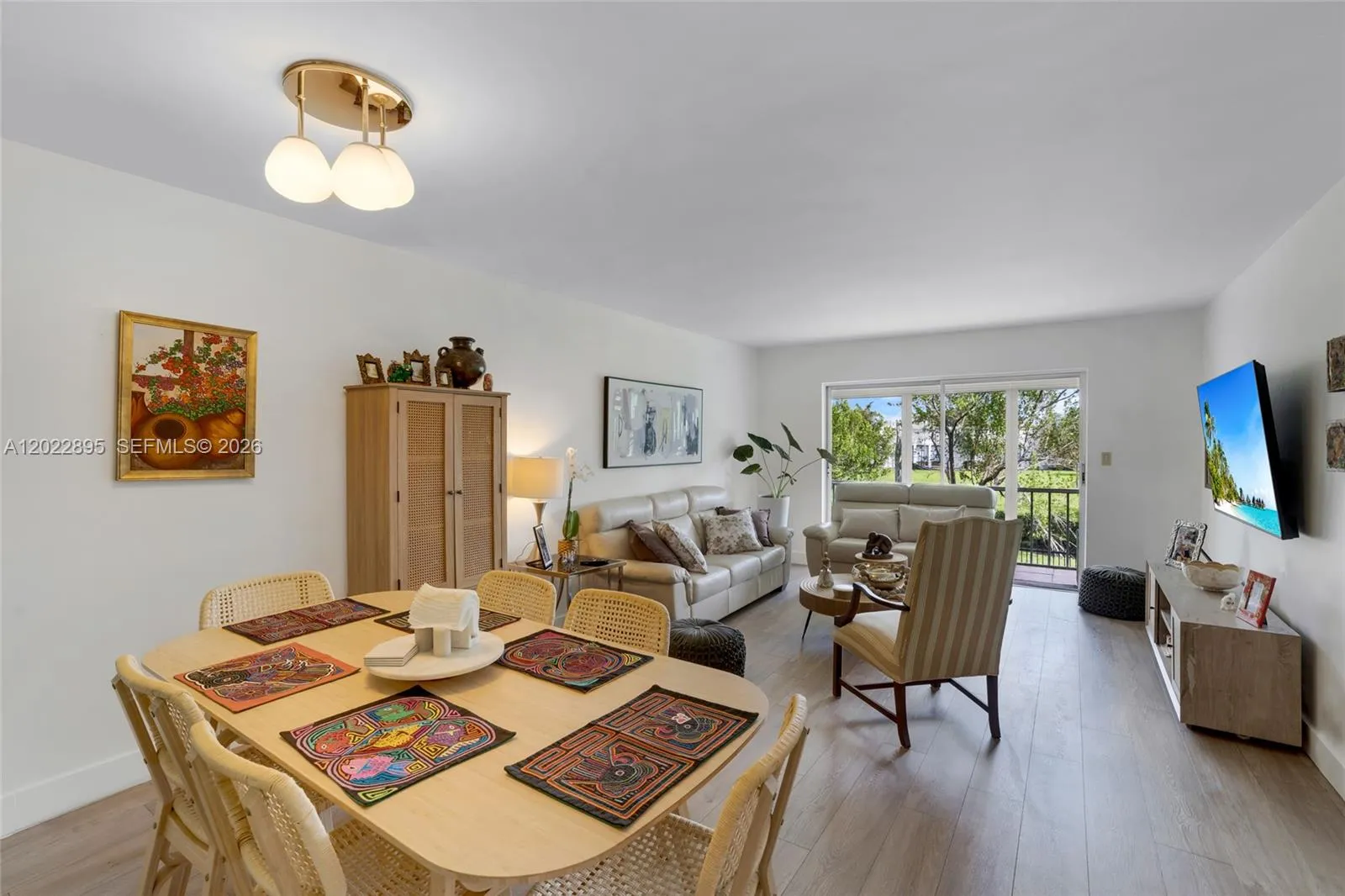 950 Hillcrest Dr # 212, Hollywood FL 33021