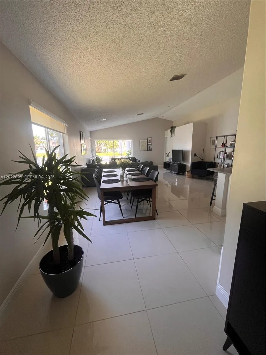 4472 Blossom Ln, Weston FL 33331