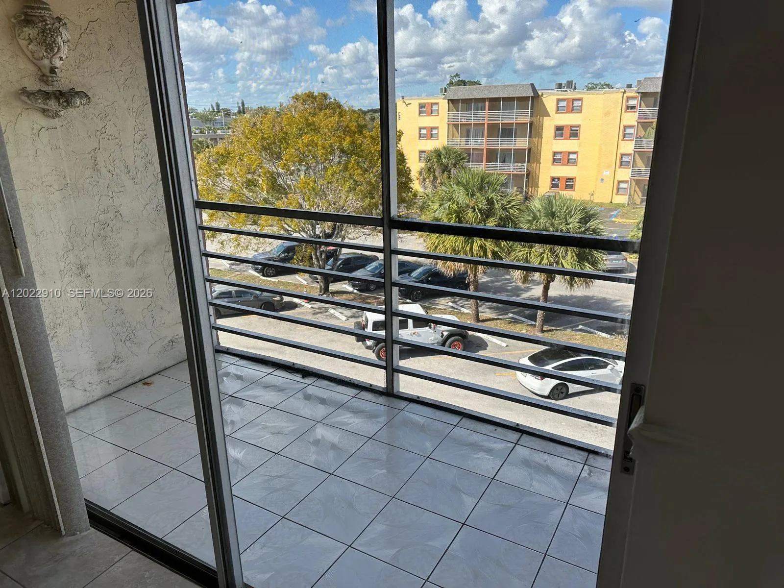 2800 NW 56th Ave # B403, Lauderhill FL 33313