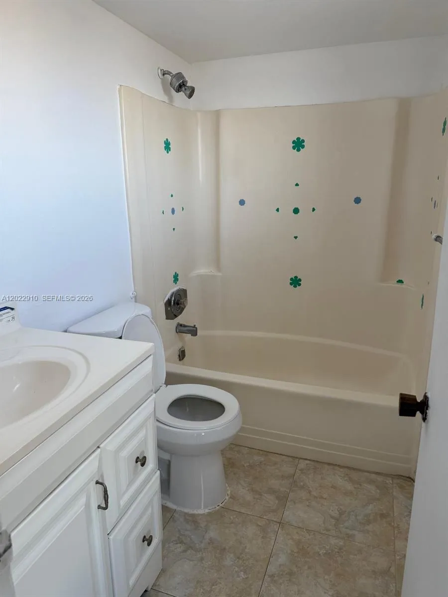 2800 NW 56th Ave # B403, Lauderhill FL 33313