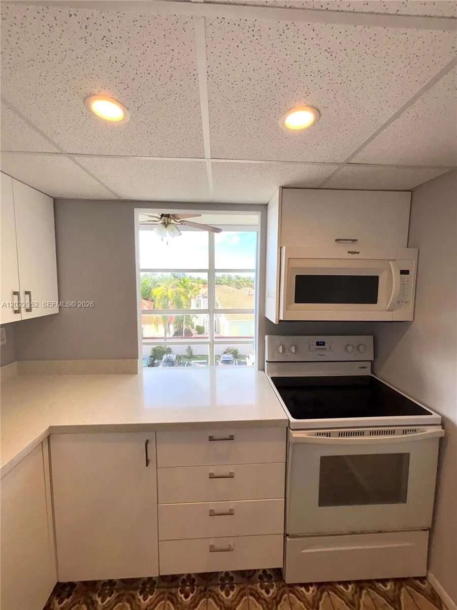 2001 Atlantic Shores Blvd # 409, Hallandale Beach FL 33009