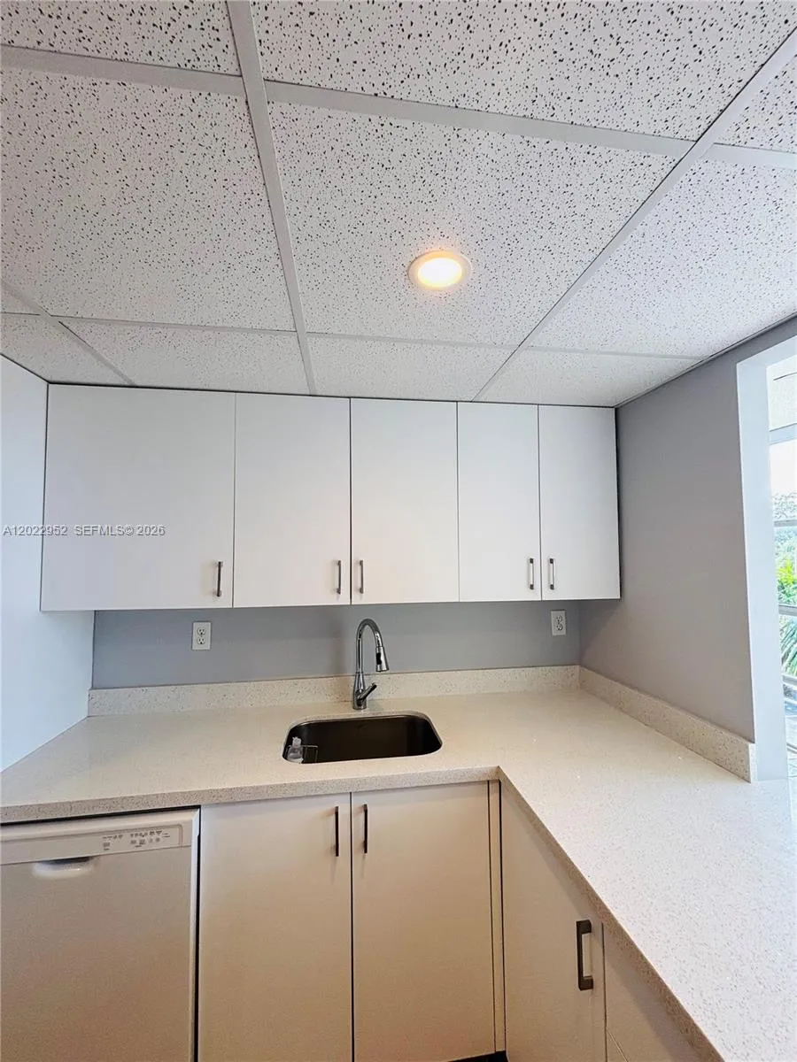 2001 Atlantic Shores Blvd # 409, Hallandale Beach FL 33009