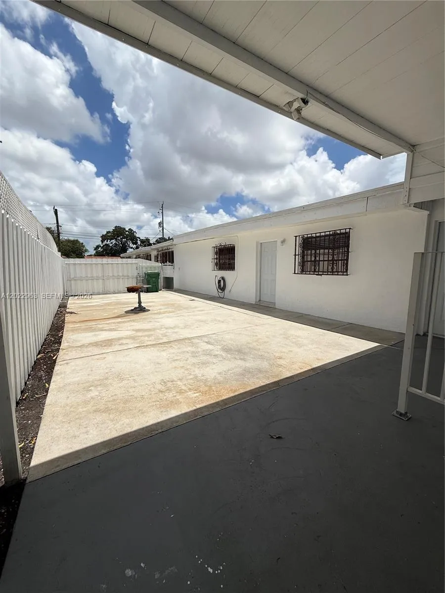 1046 NW 33rd Ave, Miami FL 33125