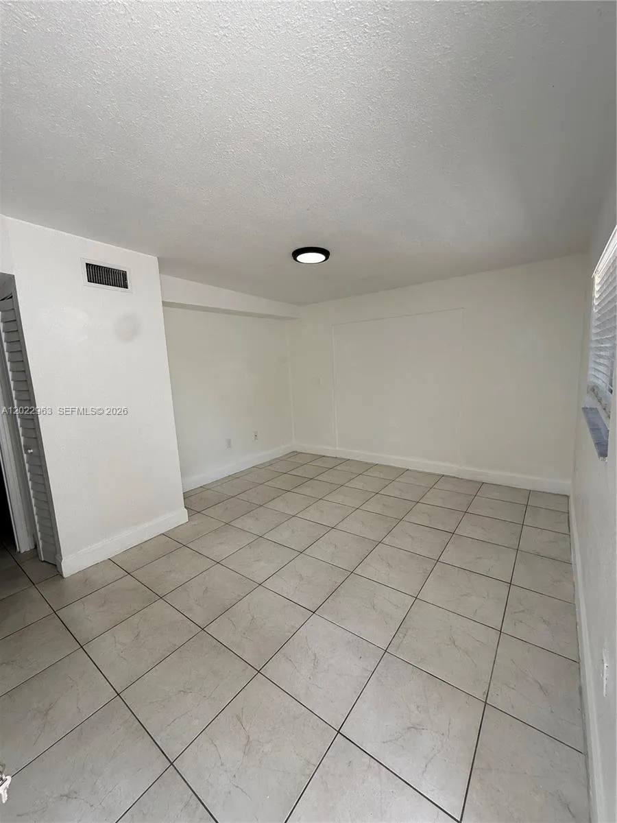 1046 NW 33rd Ave, Miami FL 33125