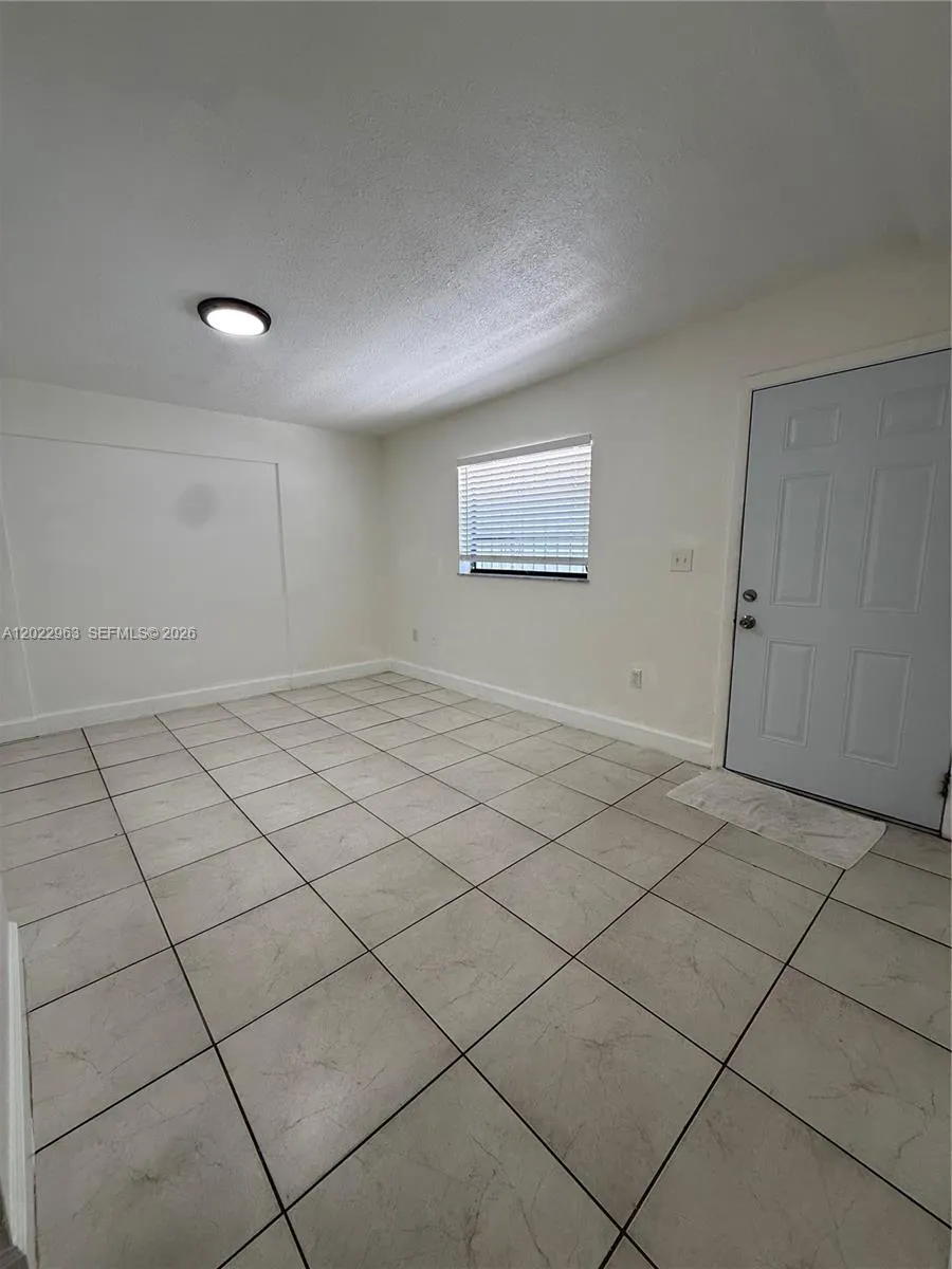1046 NW 33rd Ave, Miami FL 33125
