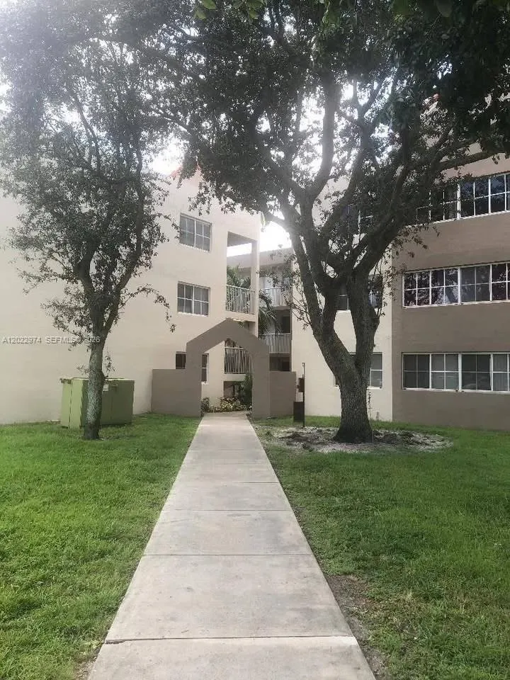 2 bedroom 2 bath for sale at 6155 NW 186th St # 209, Hialeah FL 33015