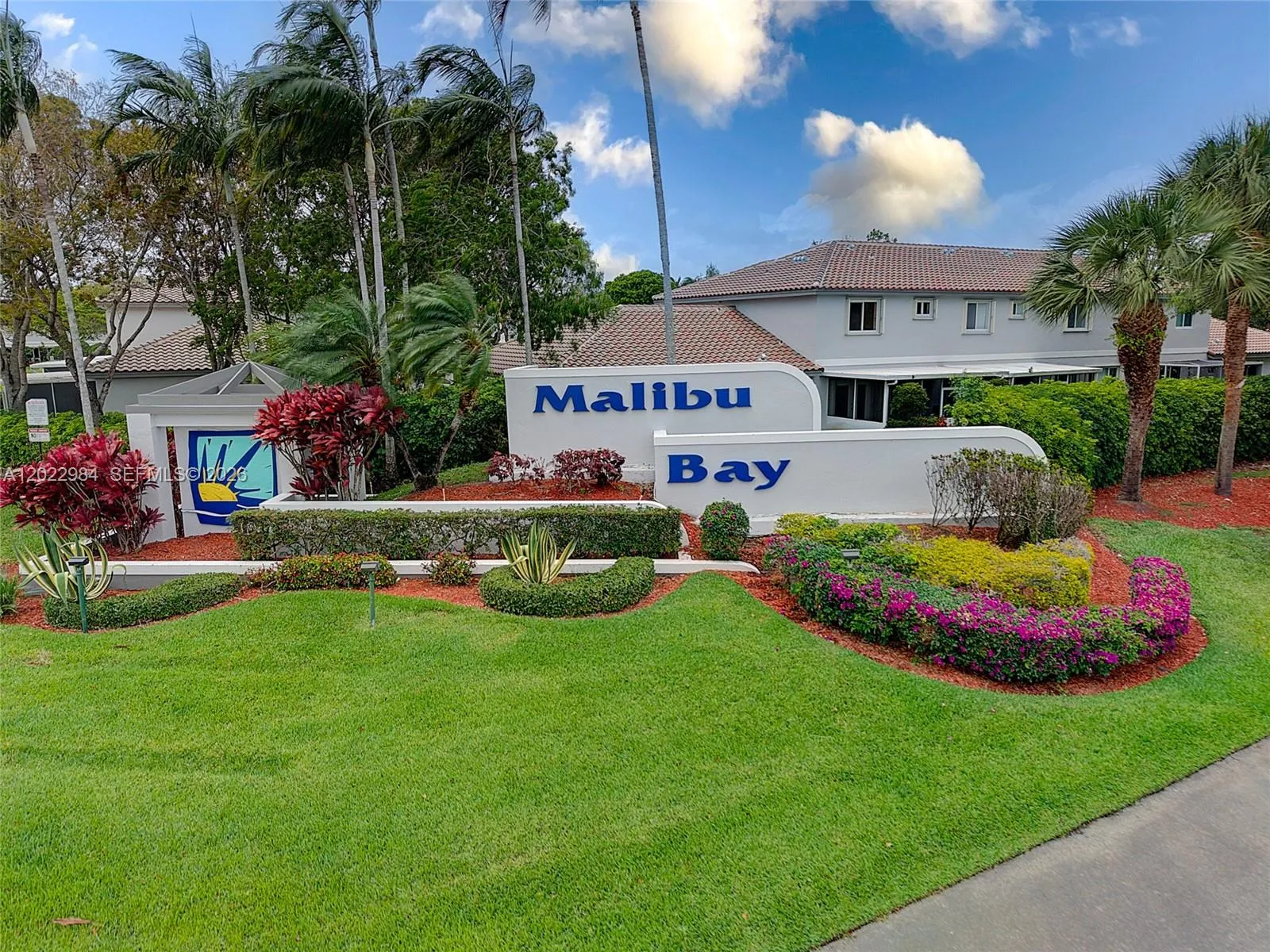 3 bedroom 3 bath for sale at 881 NW 208th Dr, Pembroke Pines FL 33029