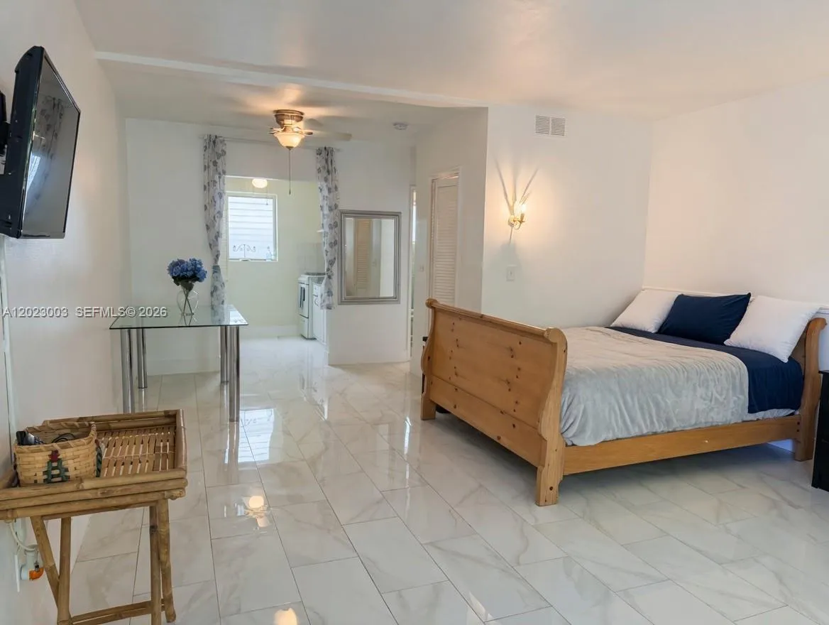 7935 Carlyle Ave # 4, Miami Beach FL 33141
