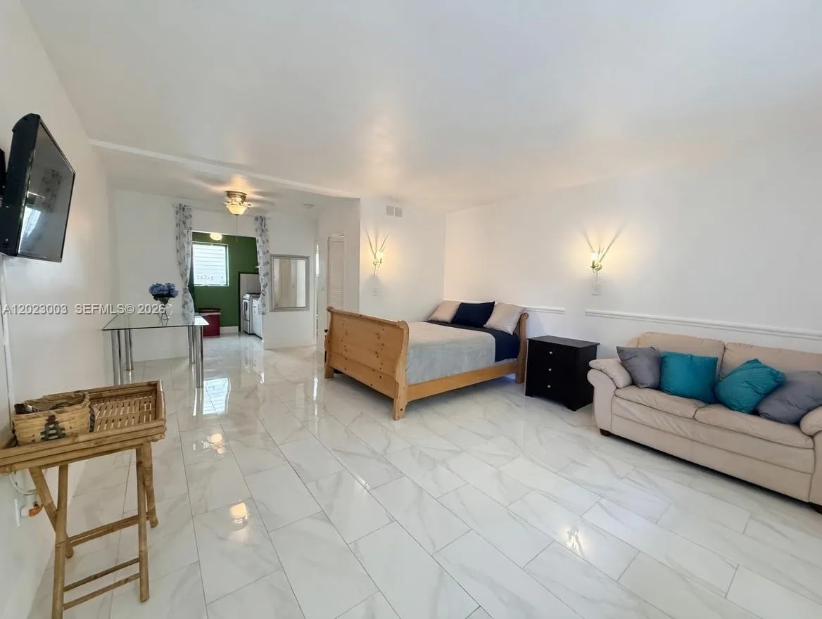 7935 Carlyle Ave # 4, Miami Beach FL 33141