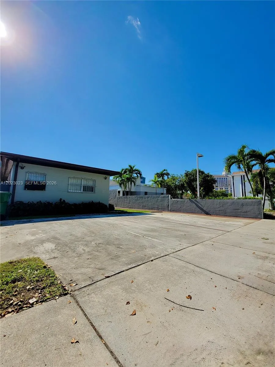 3688 SW 24th St # 3688, Miami FL 33145
