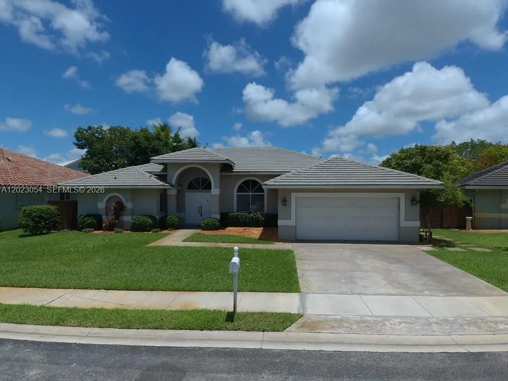 10205 SW 12th St, Pembroke Pines FL 33025
