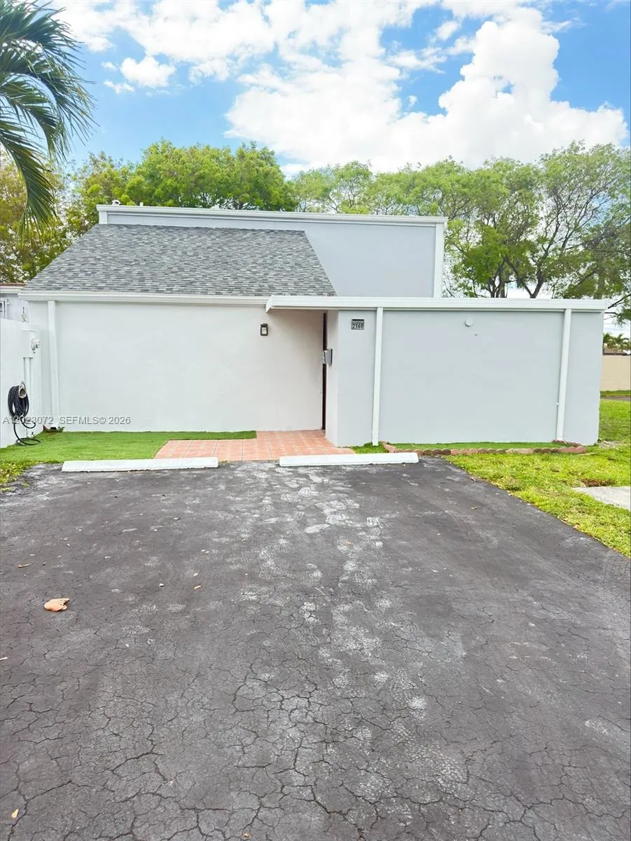2560 SW 122nd Ct, Miami FL 33175