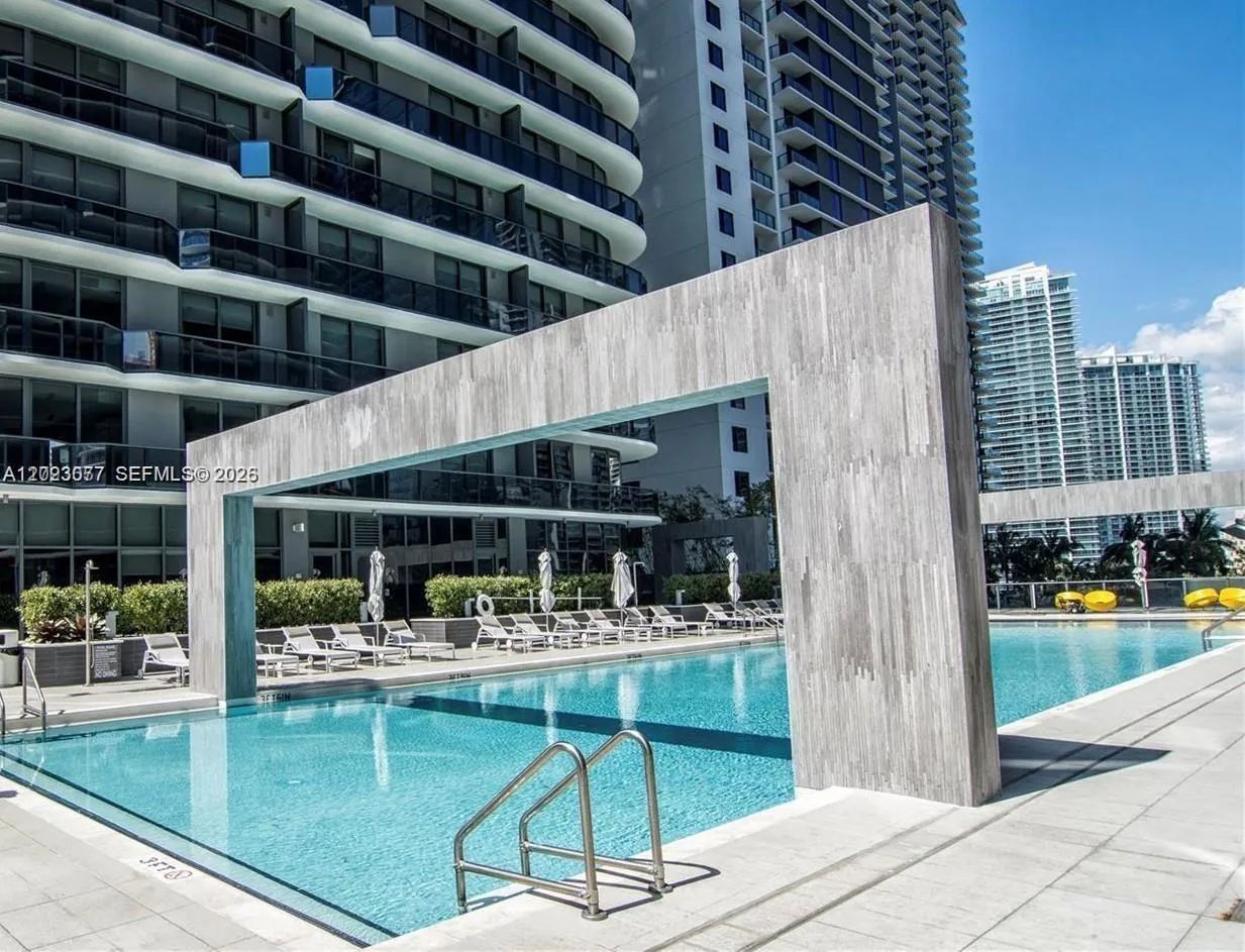 45 SW 9th St # 3501, Miami FL 33130