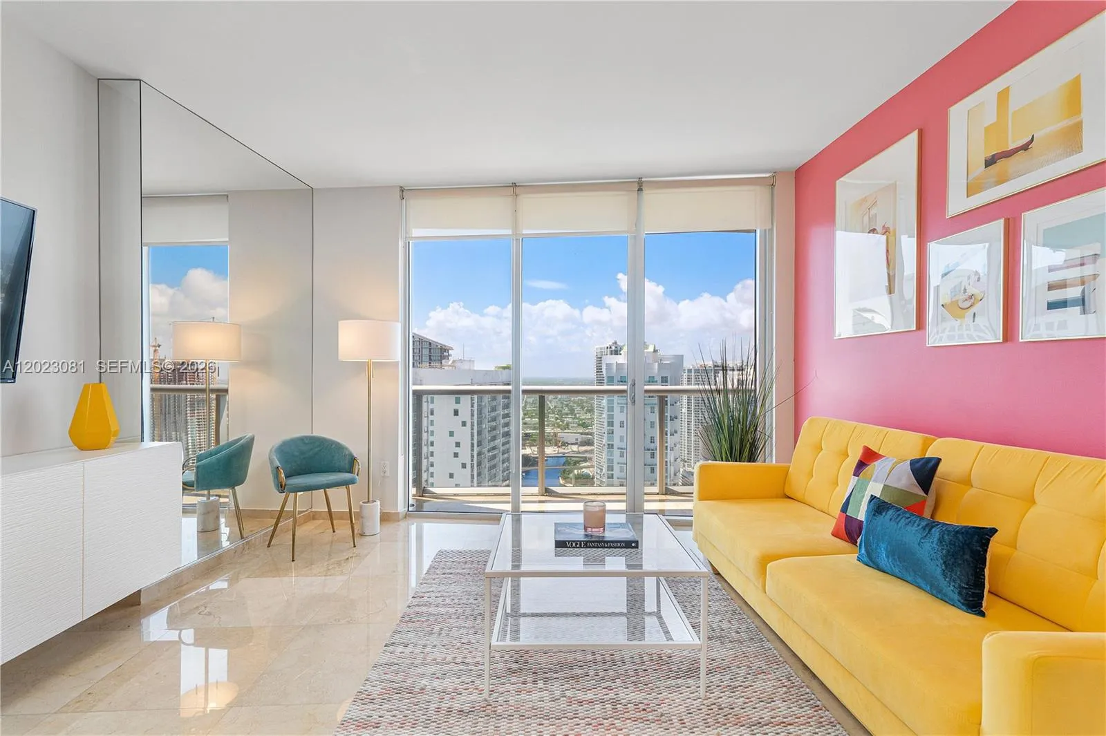 1 bedroom 1 bath for sale at 485 Brickell Ave # 4206, Miami FL 33131