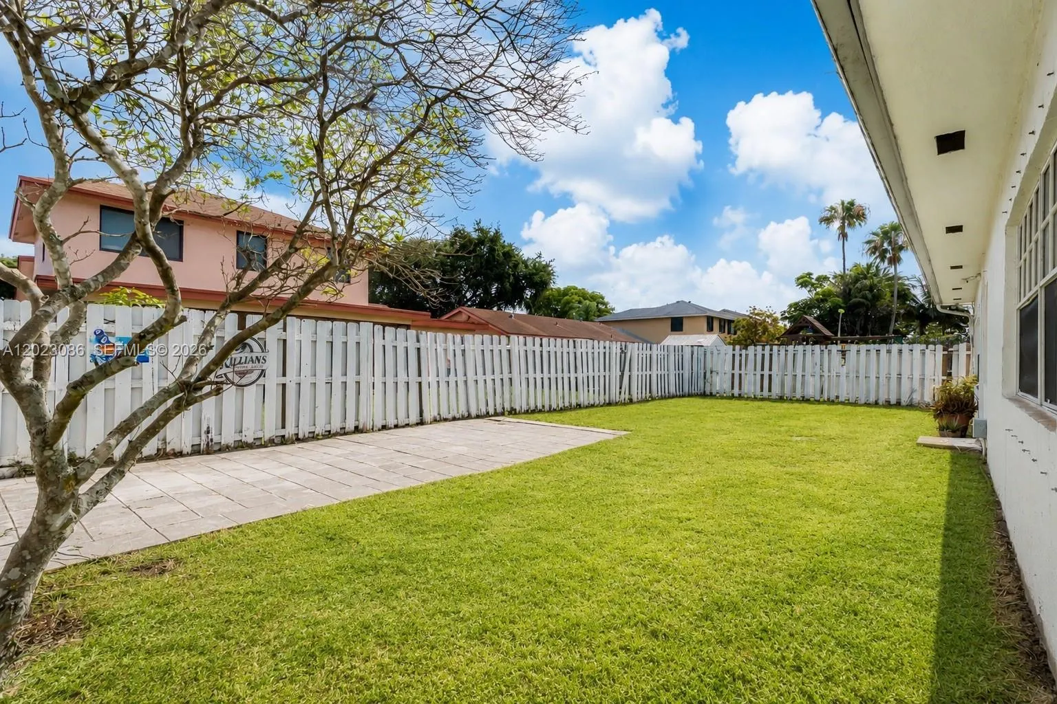 11641 NW 42nd St, Sunrise FL 33323