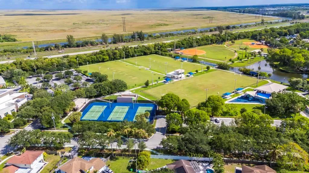 11641 NW 42nd St, Sunrise FL 33323