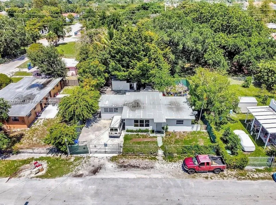 261 NW 73rd Ter, Miami FL 33150