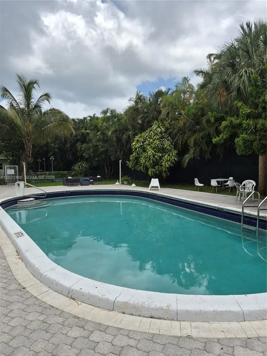 1 bedroom 1 bath for sale at 1420 Atlantic Shores Blvd # 236, Hallandale Beach FL 33009