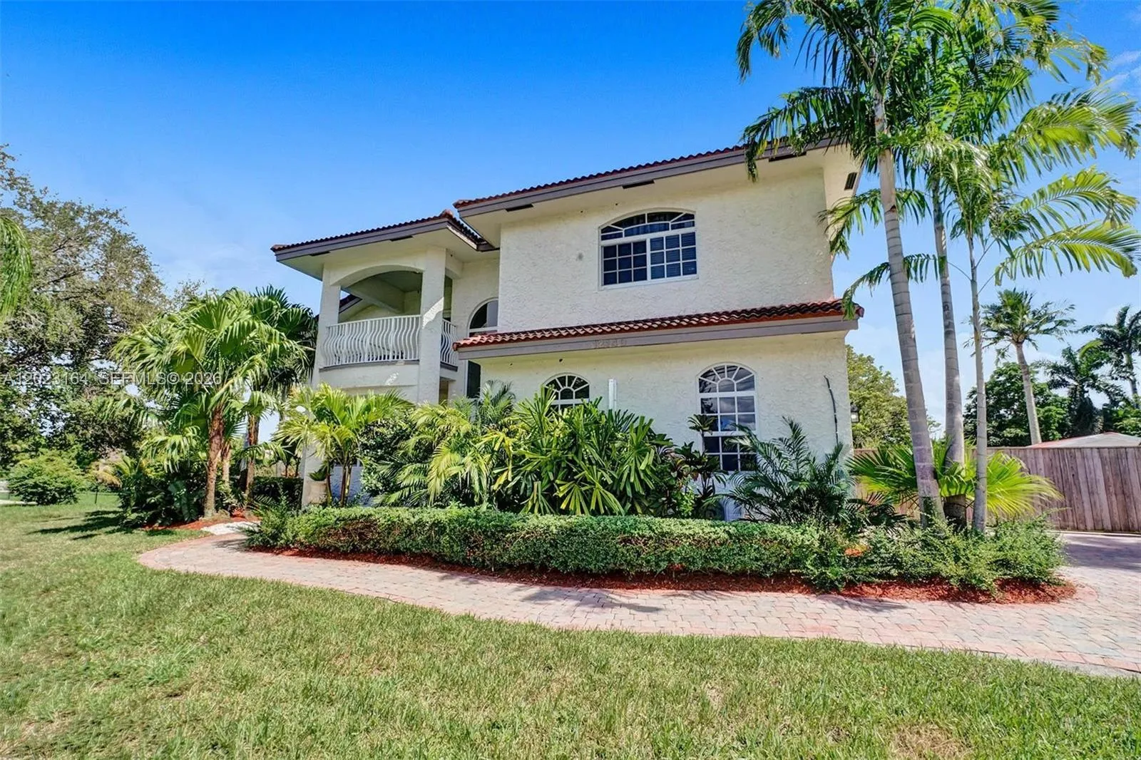 12140 SW 3rd St, Plantation FL 33325