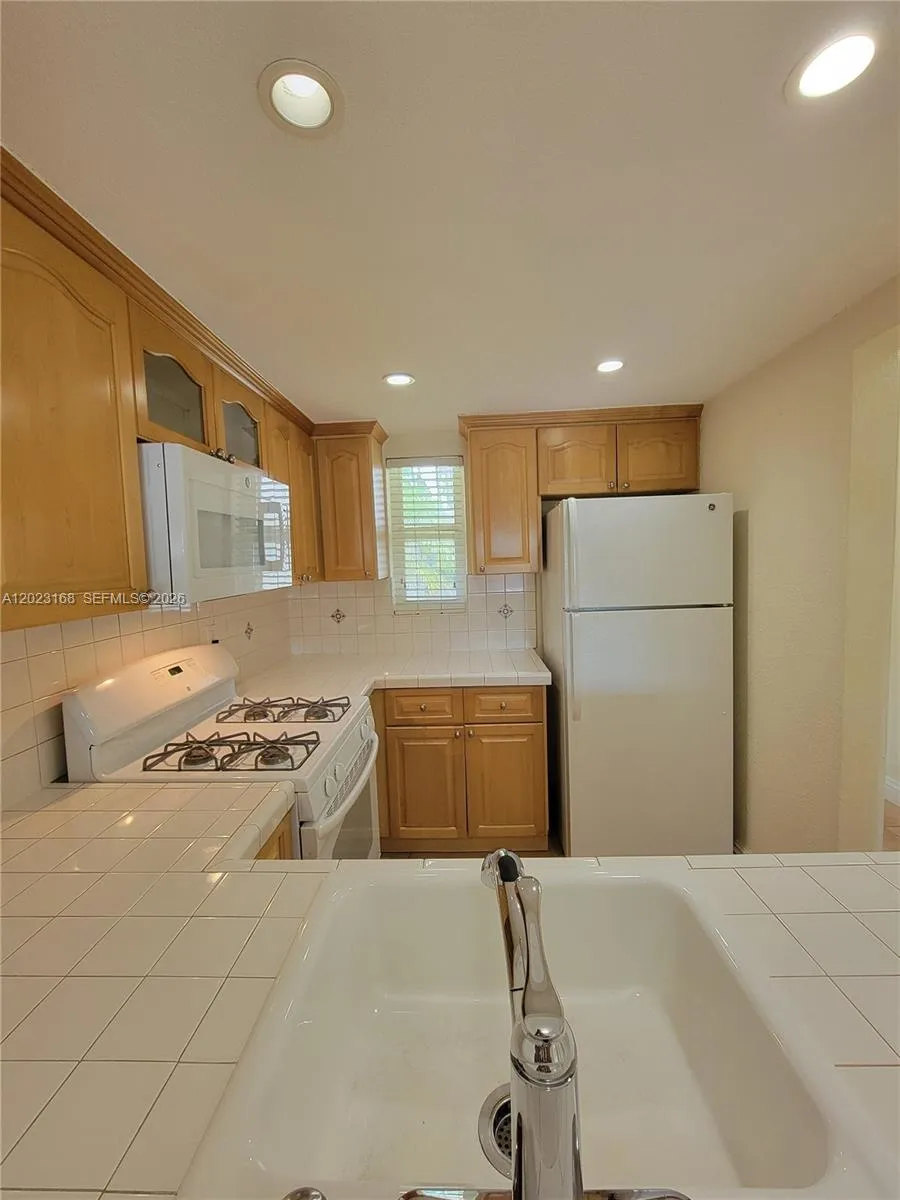 6707 N Kendall Dr # 107, Pinecrest FL 33156
