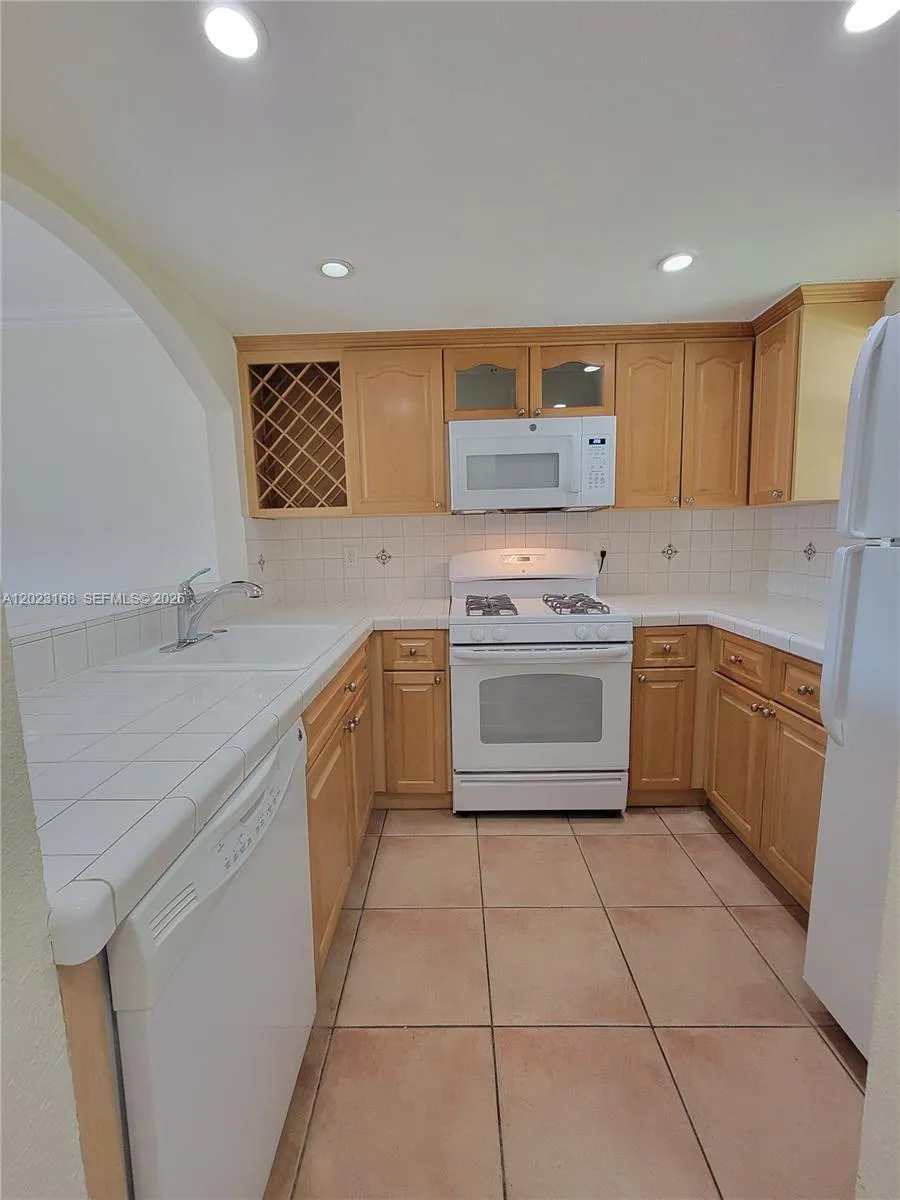 6707 N Kendall Dr # 107, Pinecrest FL 33156