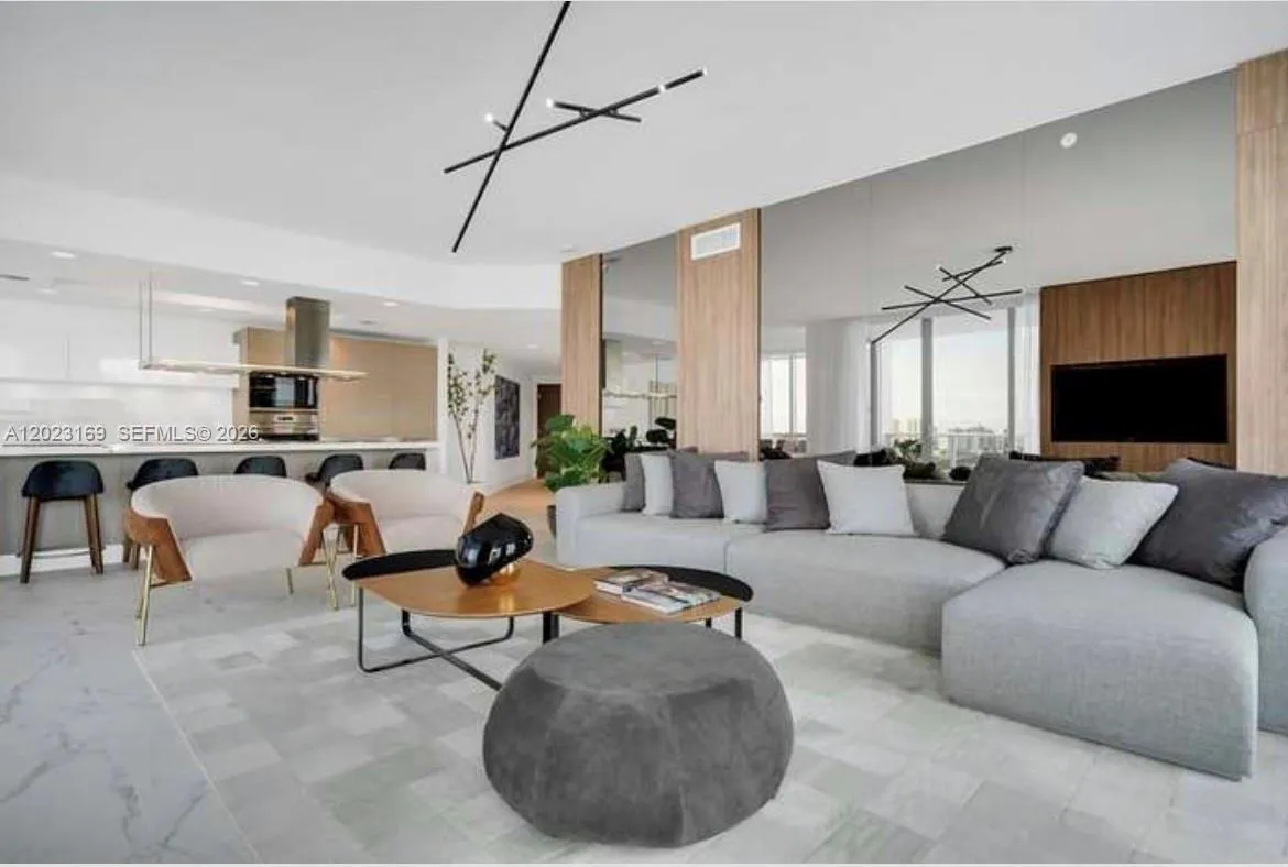 17111 Biscayne Blvd # 2209, North Miami Beach FL 33160