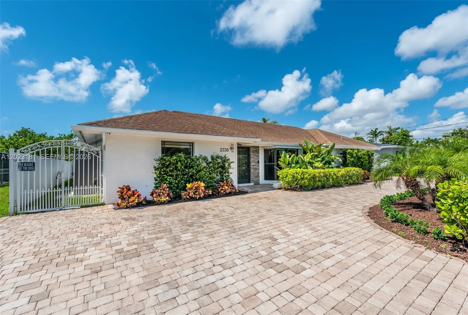 5 bedroom 4 bath for sale at 2330 NE 195th St, Miami FL 33180