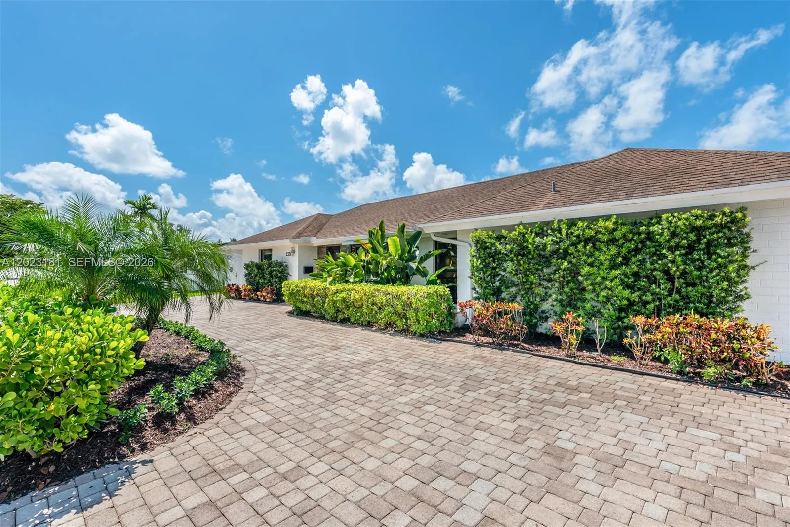 2330 NE 195th St, Miami FL 33180