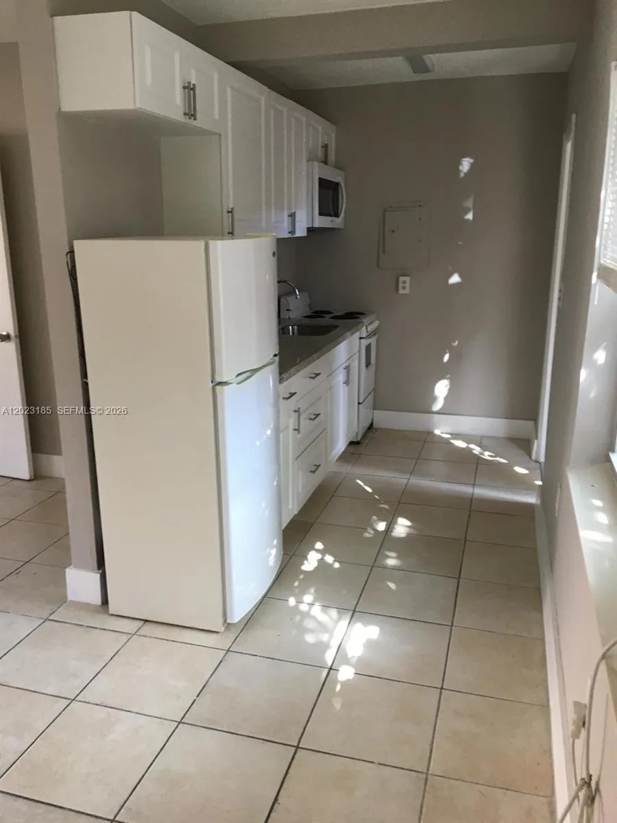 520 SW 4th St # 4, Miami FL 33130