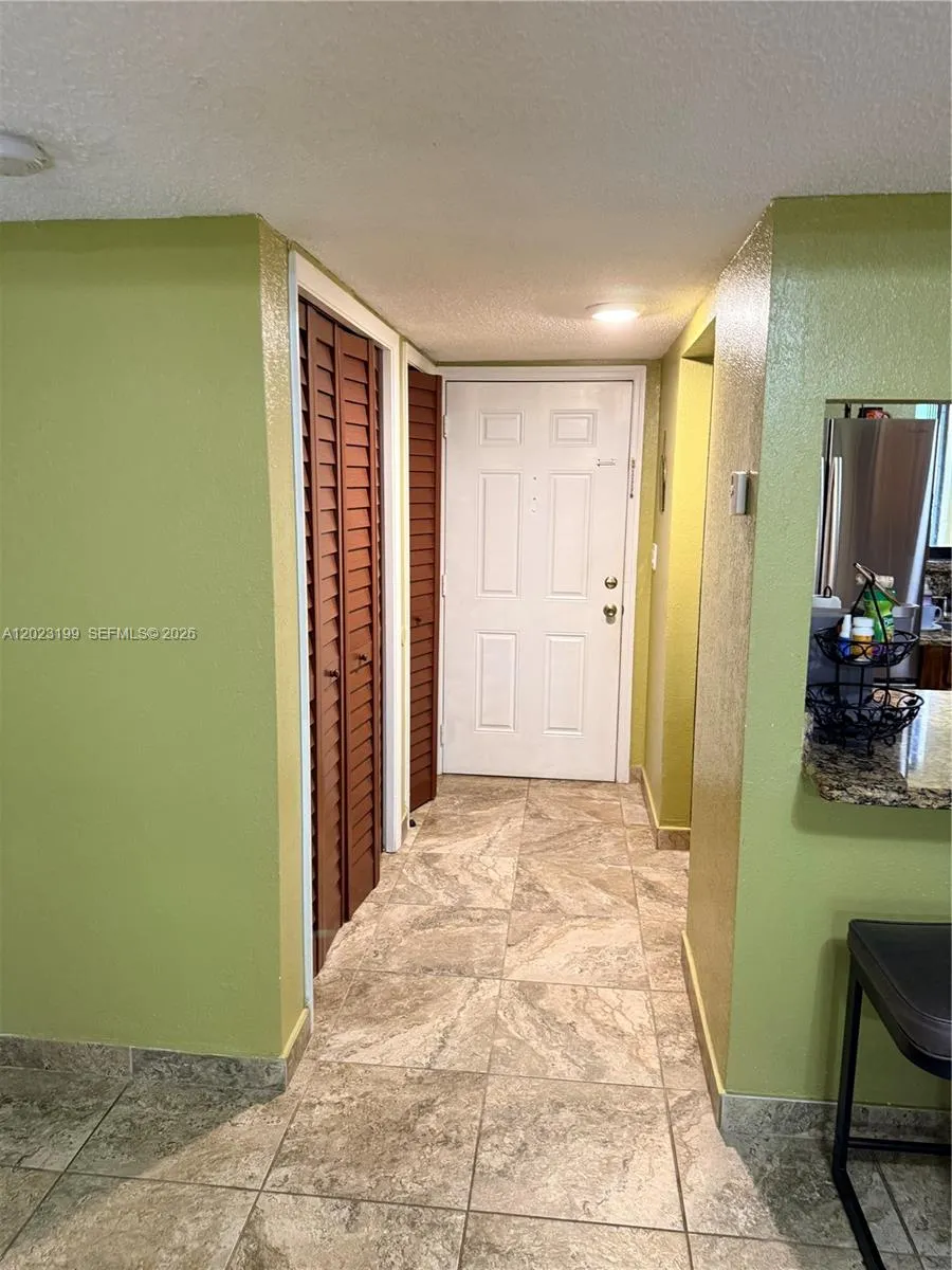 2 bedroom 2 bath for sale at 191 Lakeview Dr # 103, Weston FL 33326