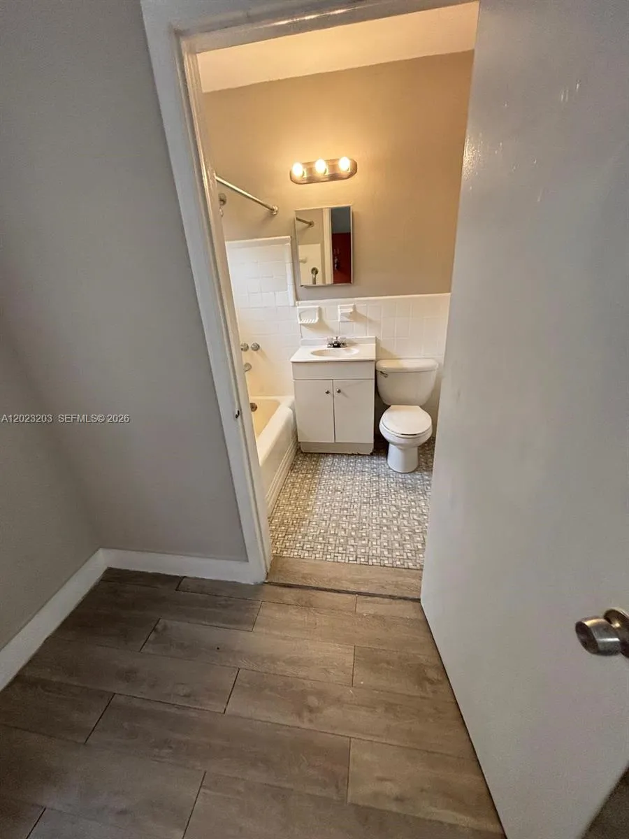 520 SW 4th St # 11, Miami FL 33130