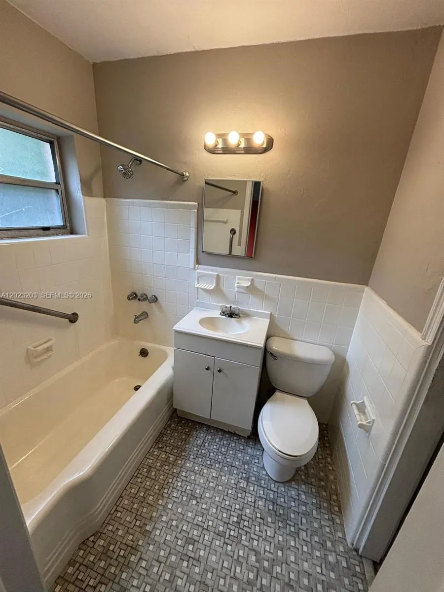 520 SW 4th St # 11, Miami FL 33130