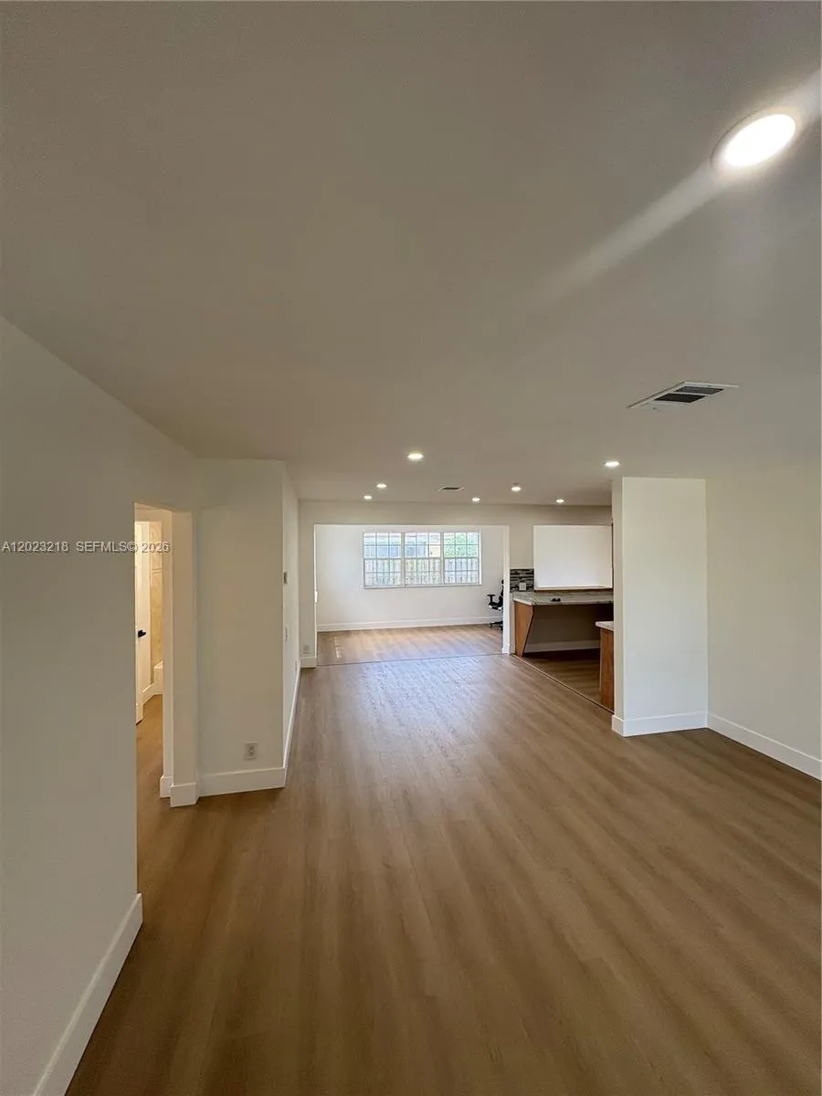 7150 SW 10th St, Pembroke Pines FL 33023