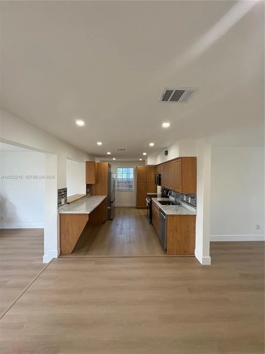7150 SW 10th St, Pembroke Pines FL 33023