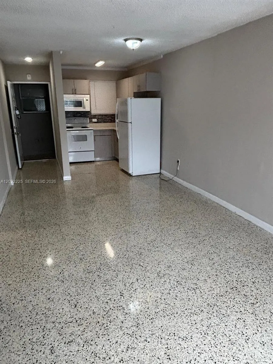 1047 SW 7th St # 6, Miami FL 33130