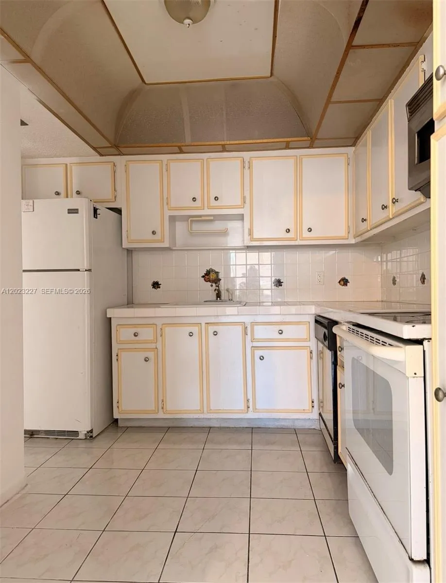 2025 NE 164th St # 706, North Miami Beach FL 33162