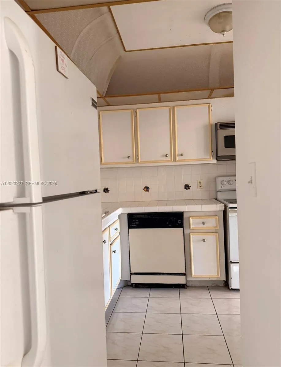 2025 NE 164th St # 706, North Miami Beach FL 33162