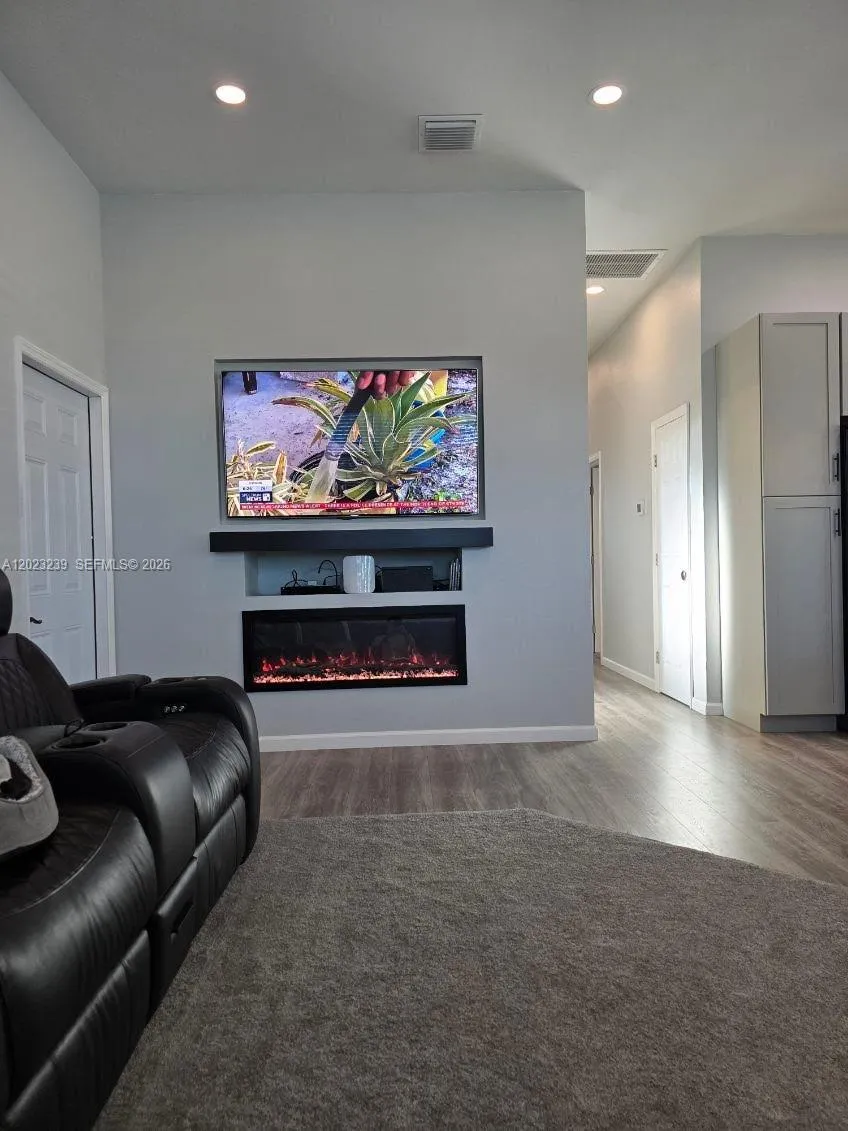 6165 136 ave N, Clearwater FL 33760