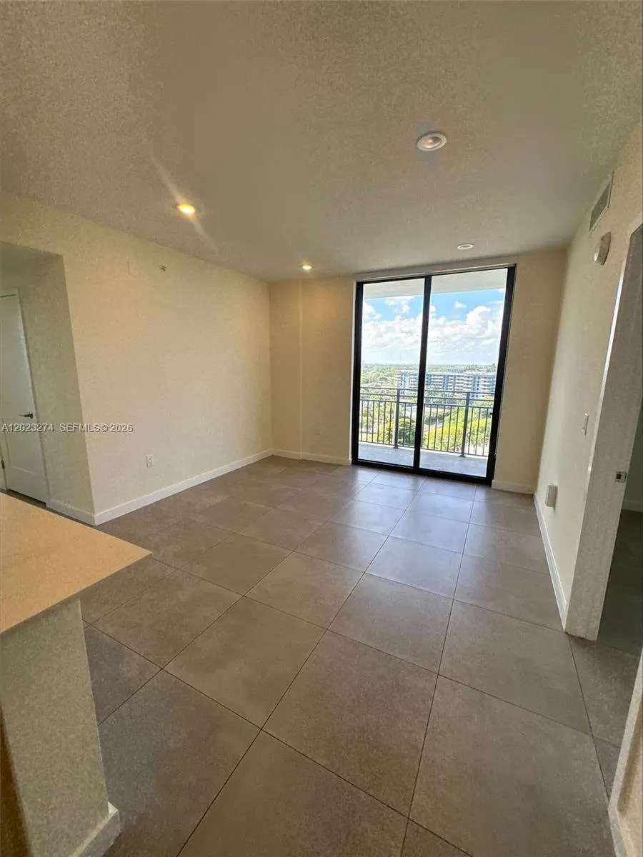16395 Biscayne Blvd # 1310, North Miami Beach FL 33160