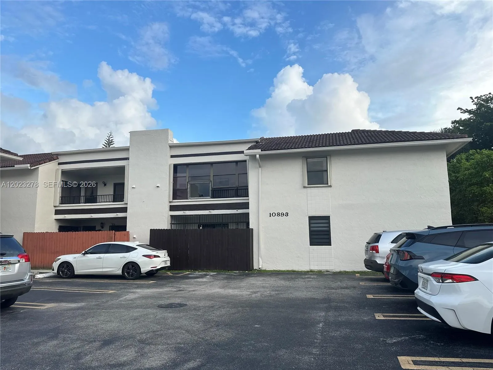 10893 NW 7th St # 27, Miami FL 33172