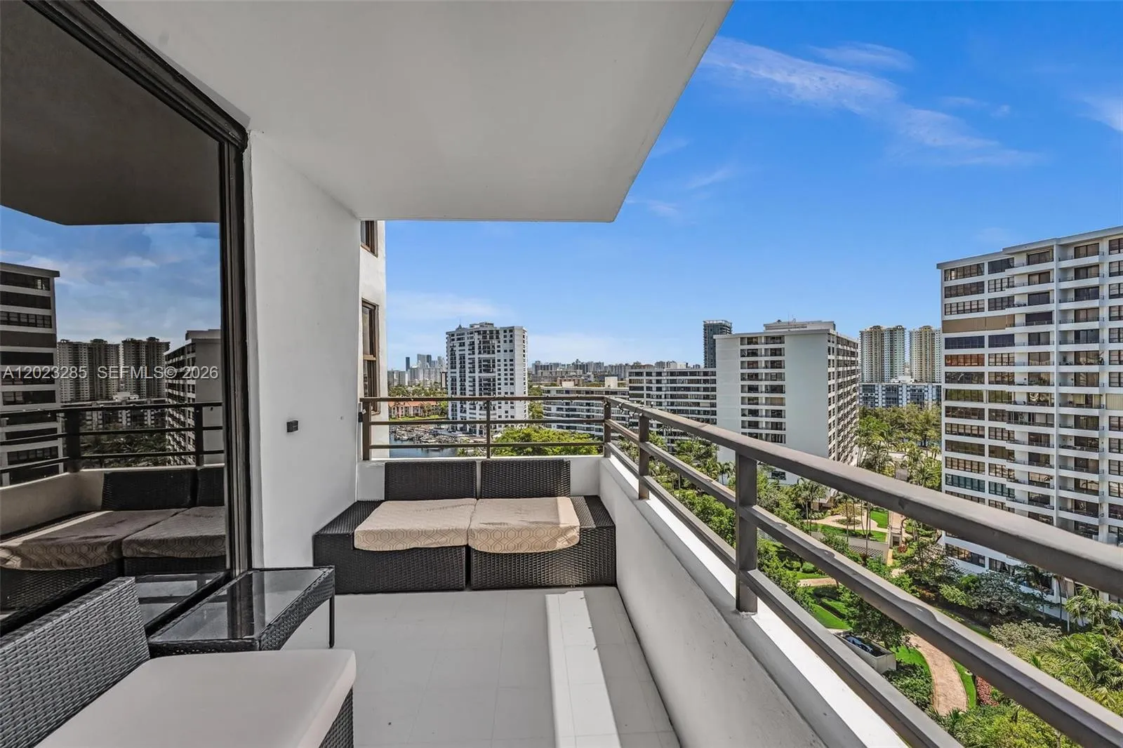 2500 Parkview Dr # 1514, Hallandale Beach FL 33009