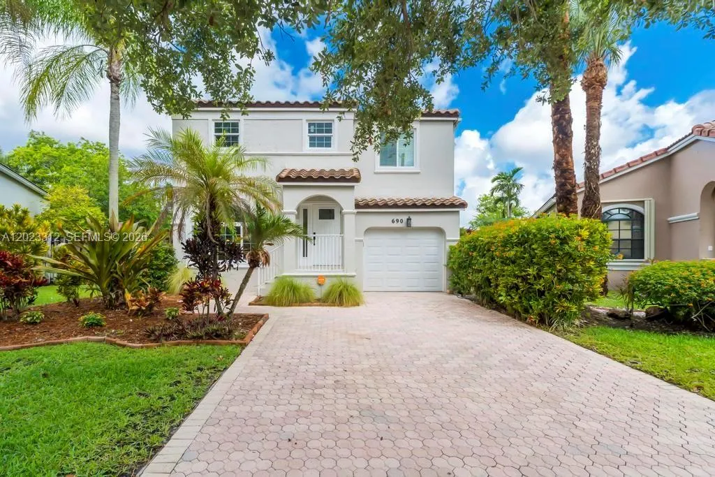 3 bedroom 2 bath for sale at 690 NW 159th Ln, Pembroke Pines FL 33028