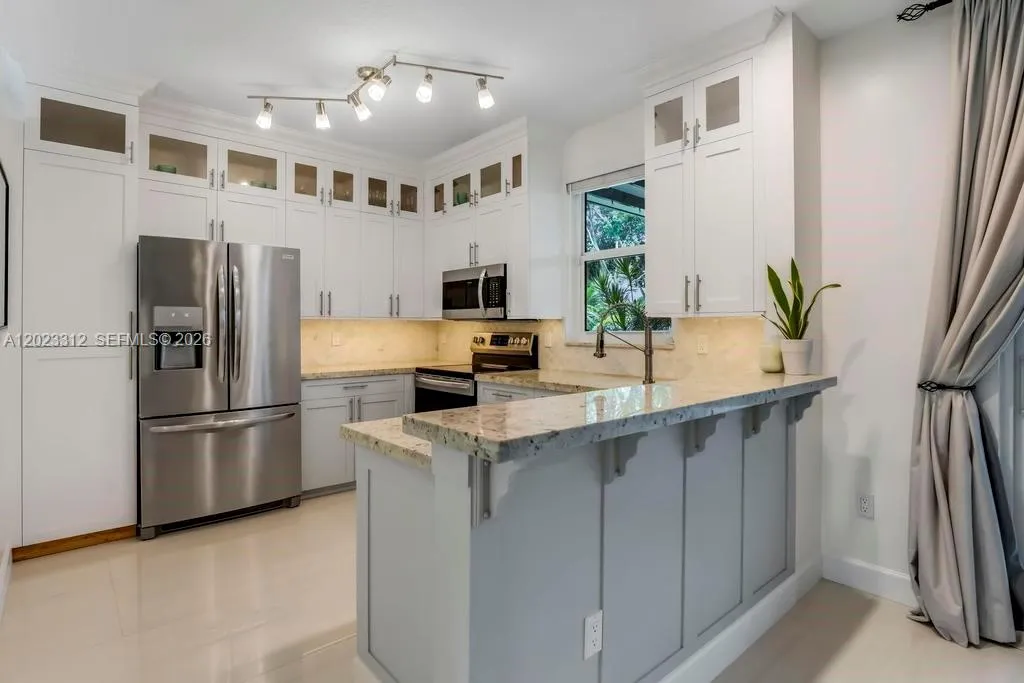 690 NW 159th Ln, Pembroke Pines FL 33028