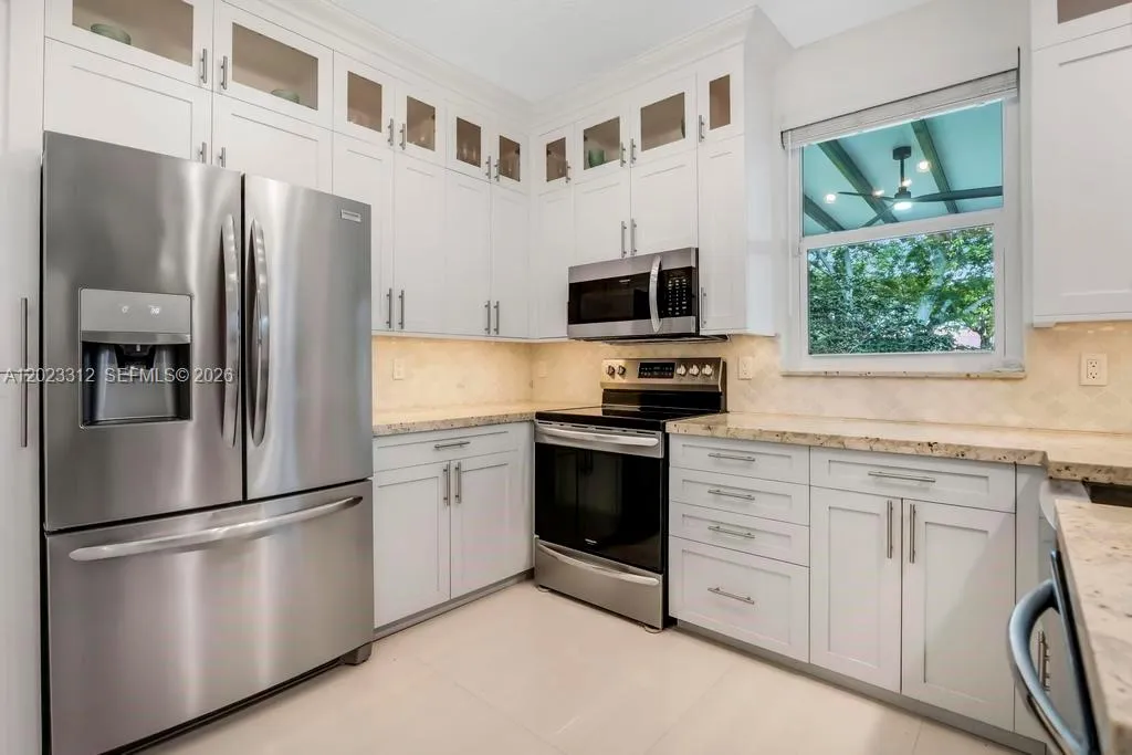 690 NW 159th Ln, Pembroke Pines FL 33028